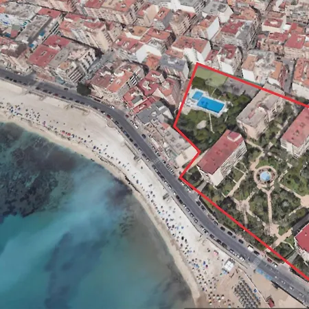 Centrico En 1ª Linea De Playa Con Piscina Y Garaje